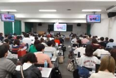 神戸大学国際人間科学部 日本メディア文化論の講義風景